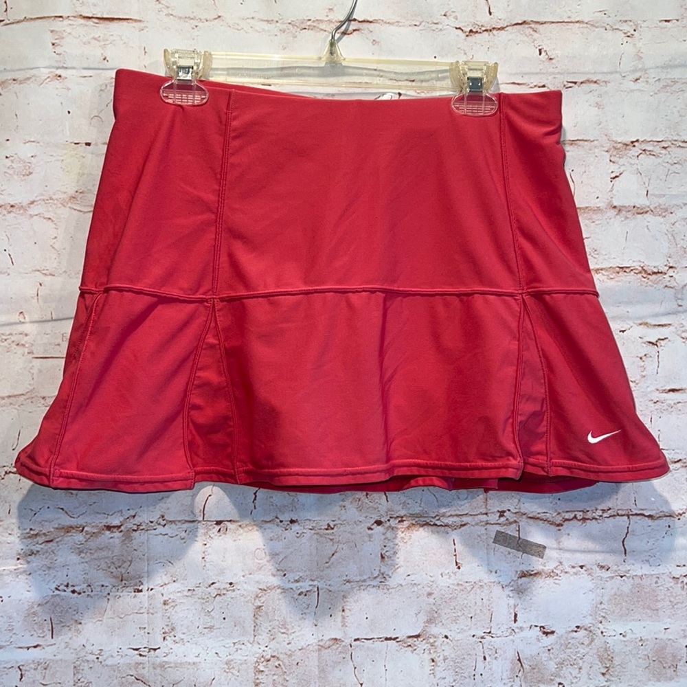 Nike women’s pink tennis skirt skirt pleated medium built in shorts stretch